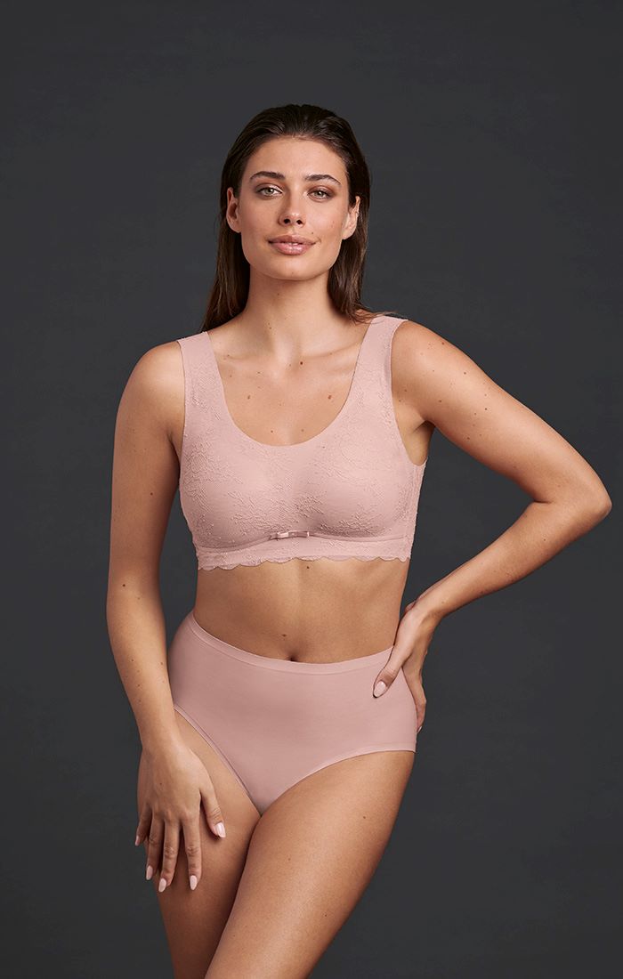 Uncomplicated, the Essentials Lace Bralette fits from size S to XL. In  addition, the same colored hipster or the High Waist+ briefs from the Anita, By Anita since 1886